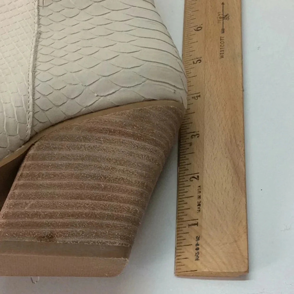 Mi.iM Chunky Heel Side Zipper Cream Ankle Boot - Picture 8 of 9